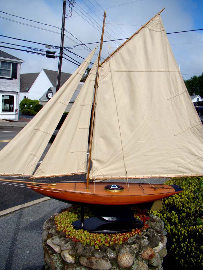 A 1930's 'style' gaff rigged racing model Pond Boat